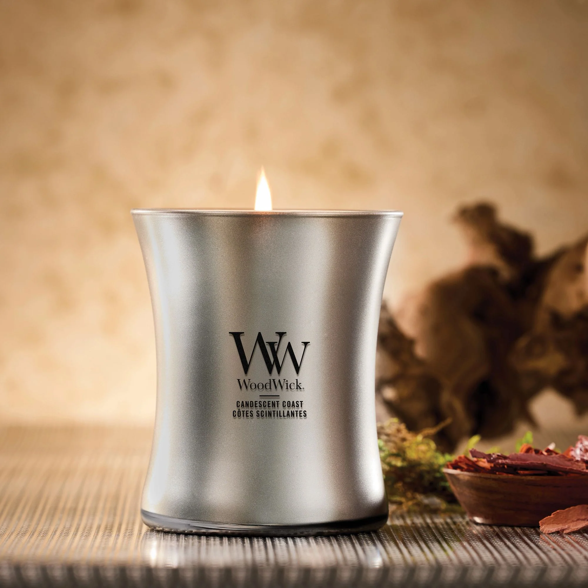 Candescent Coast Medium Hourglass by WoodWick - Image 2