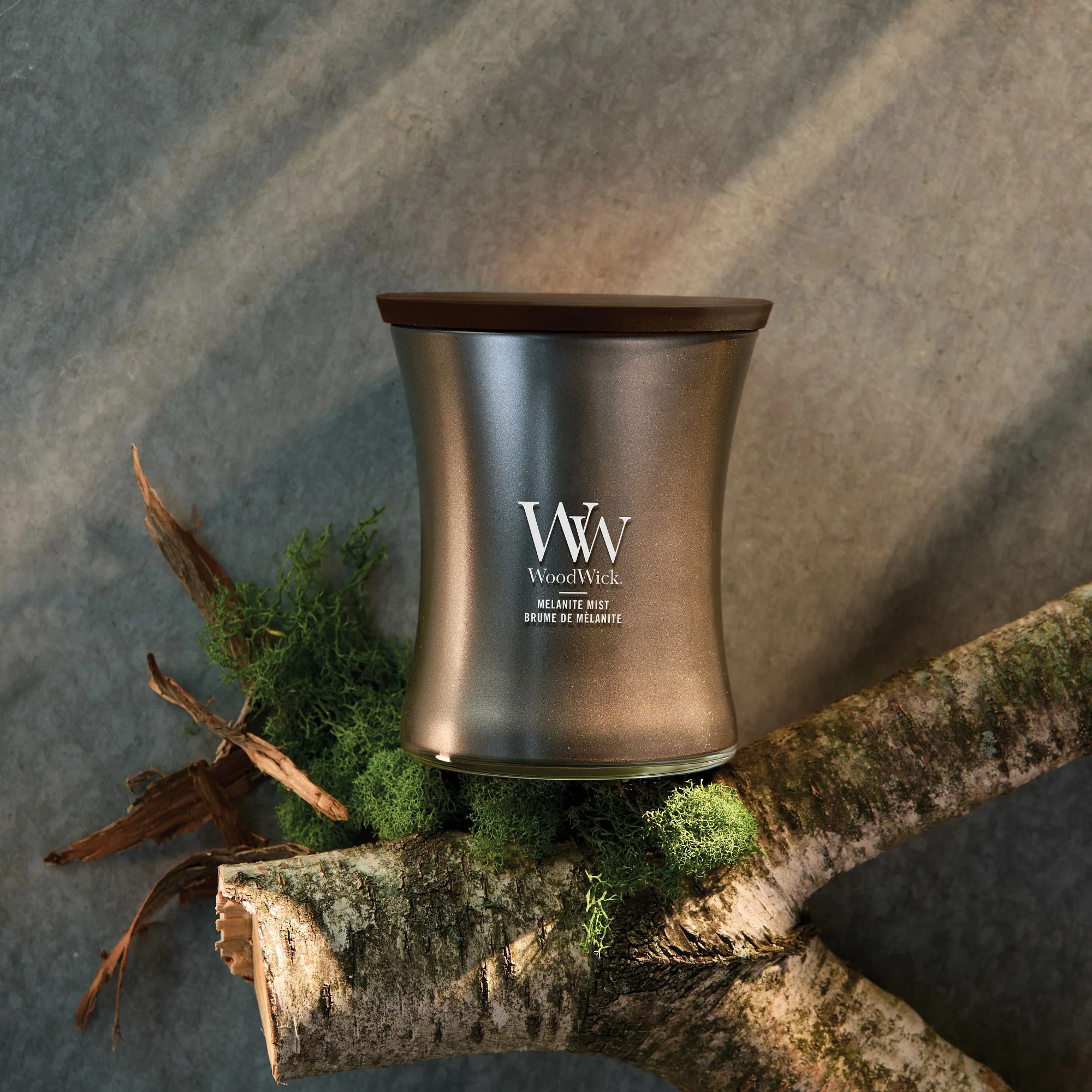 Melanite Mist Medium Hourglass by WoodWick - Image 7