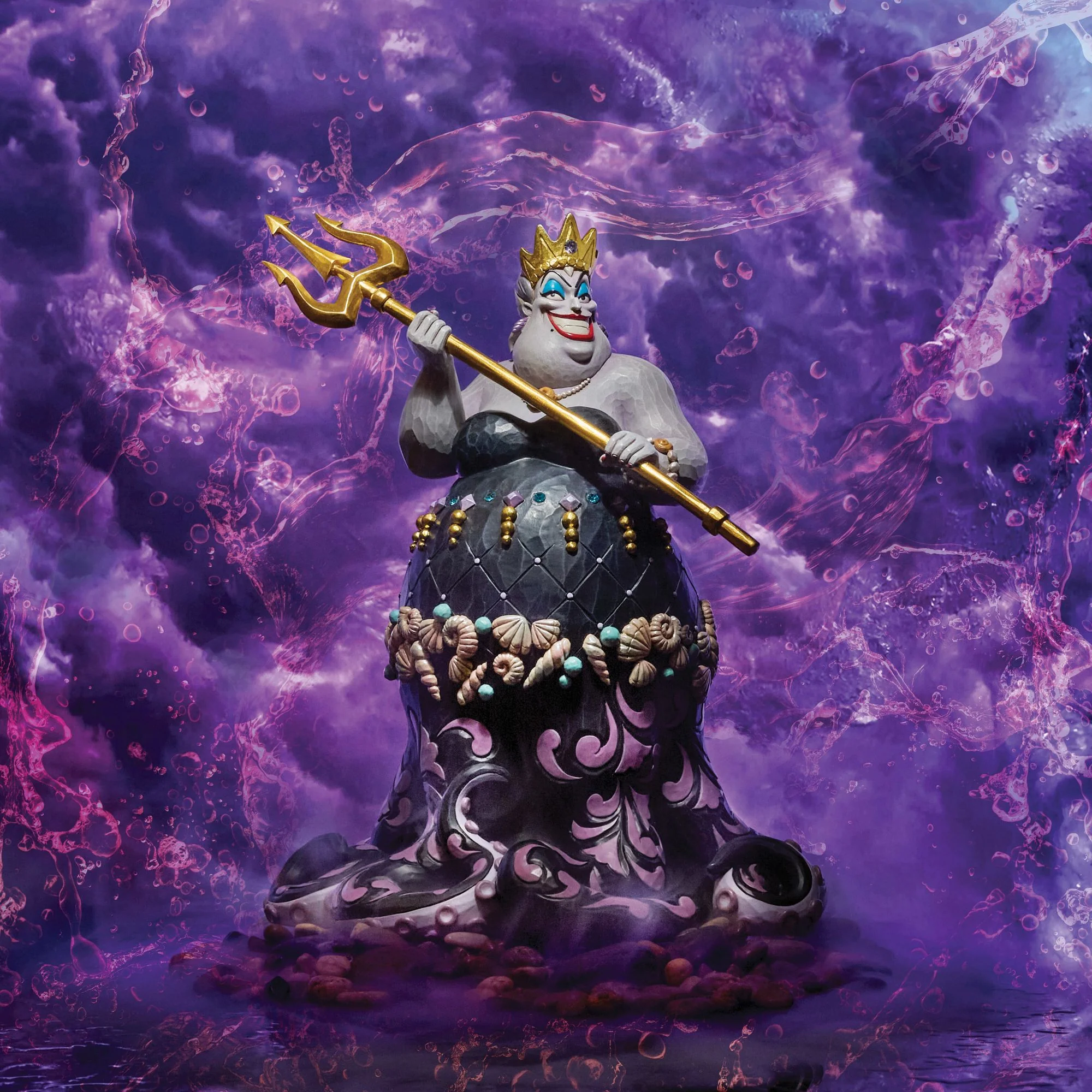 Queen of the Seven Seas (Ursula Deluxe Figurine) - Image 2