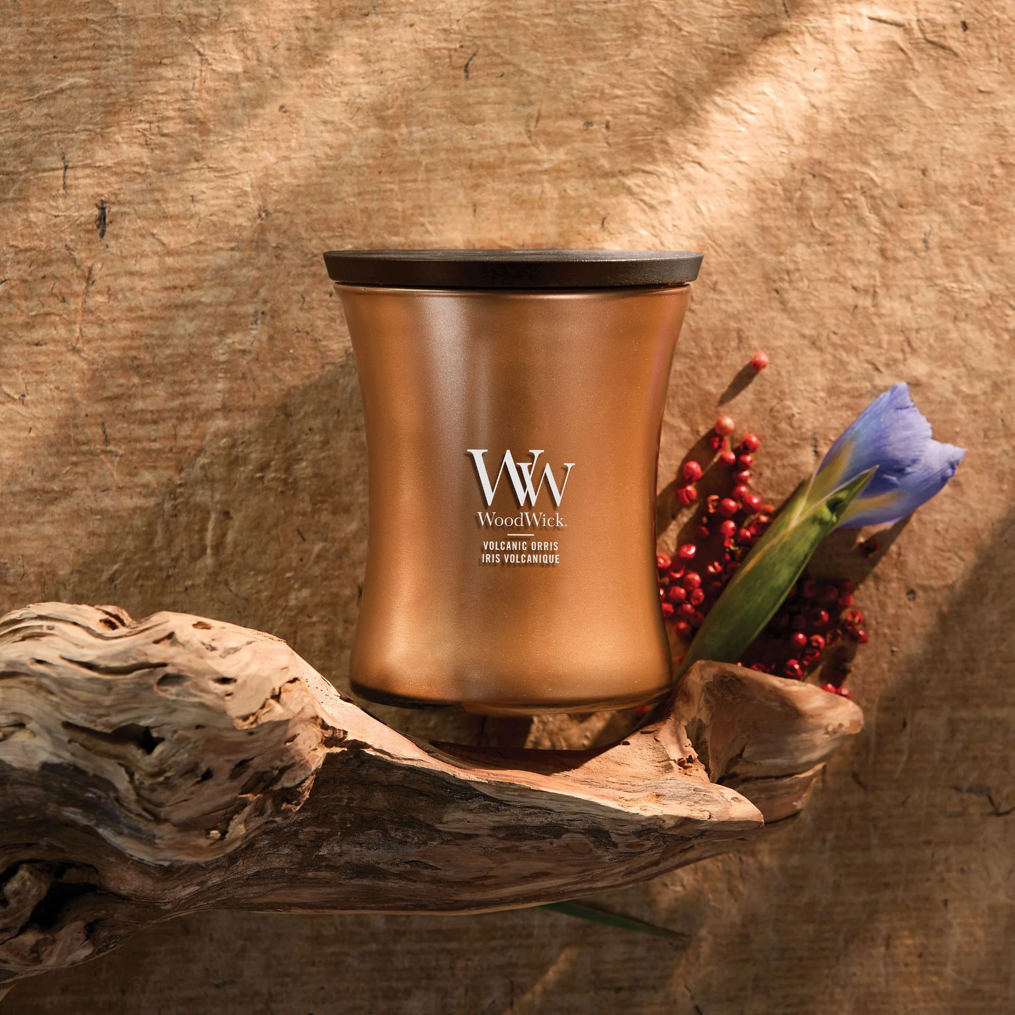 Volcanic Orris Medium Hourglass by WoodWick - Image 7