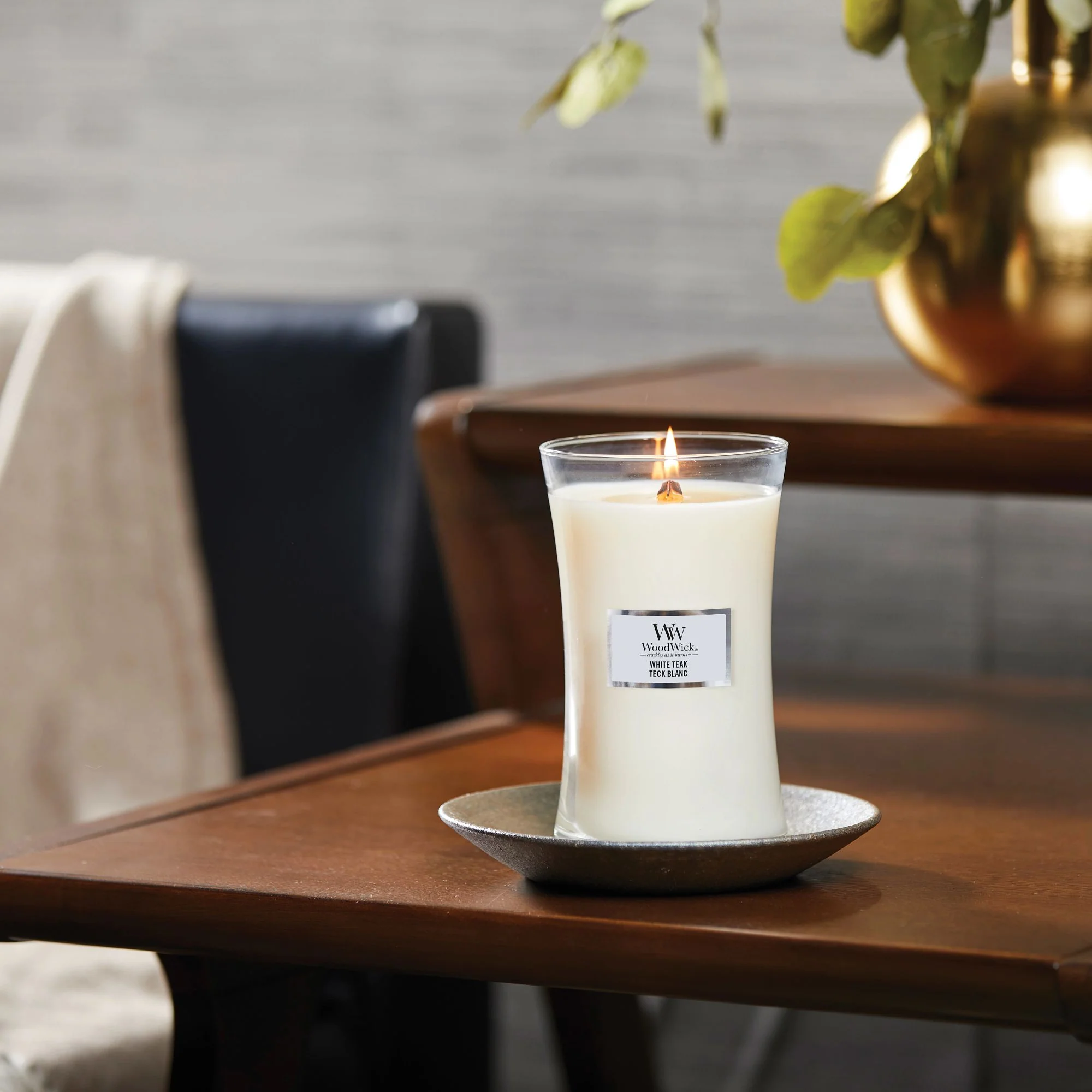 White Teak Large Hourglass Wood Wick Candle - Image 2