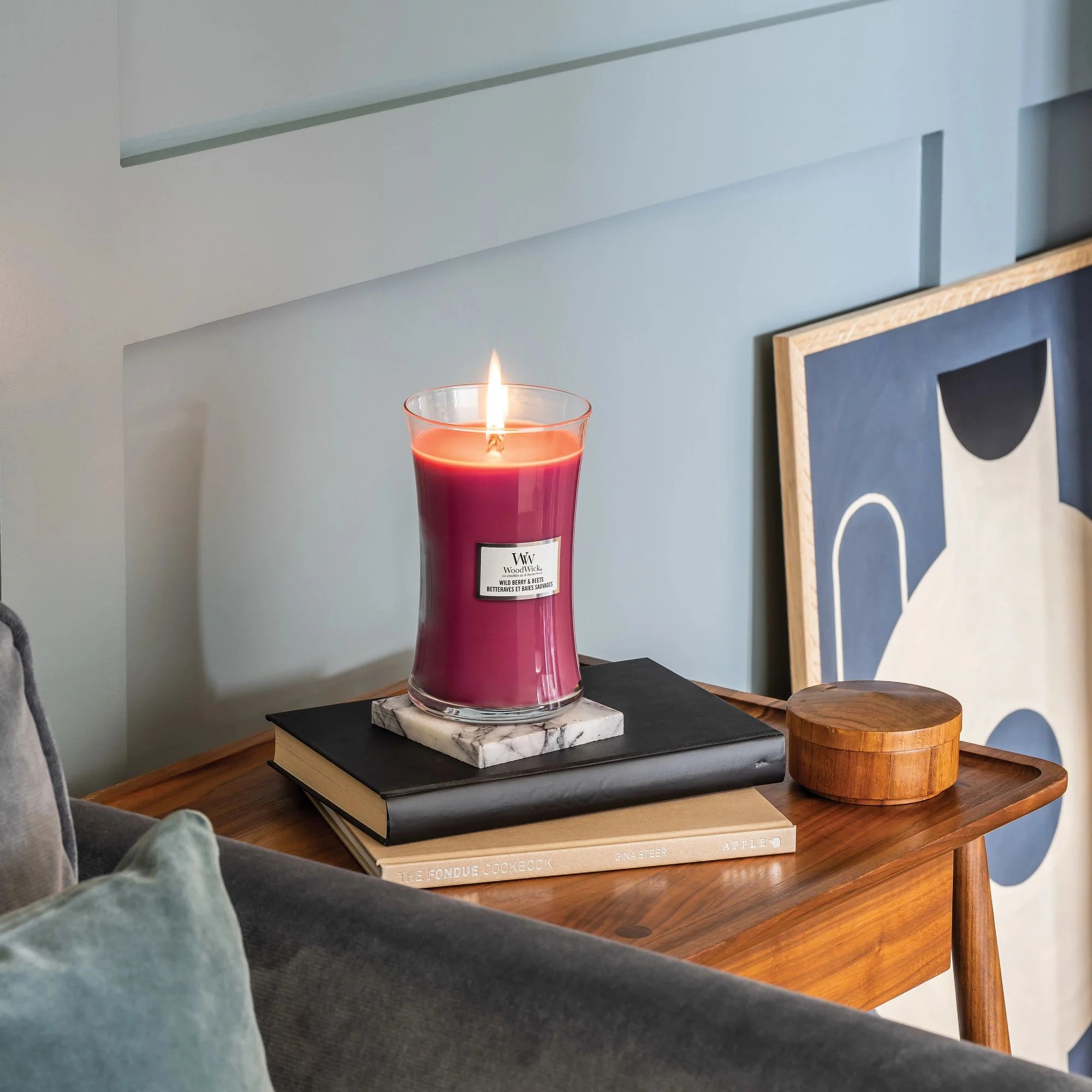 Wild Berry & Beets Large Hourglass Wood Wick Candle - Image 4